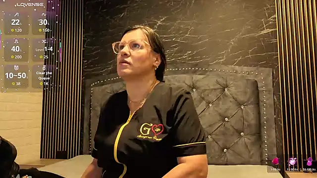 charlotte  G online show from 11-19-25, 10:59