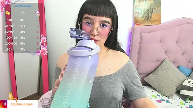 Katalina novoa online show from 03-03-25, 02:47