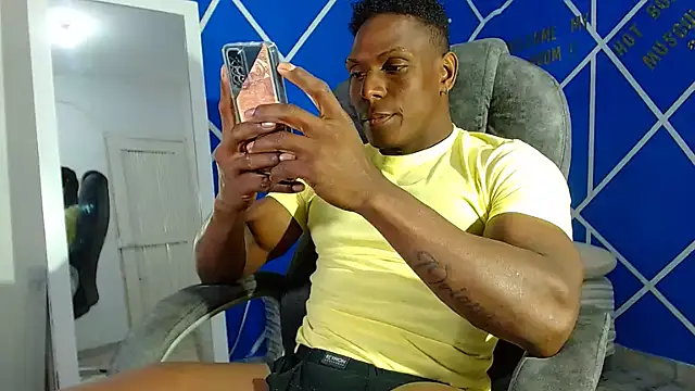 Snapshot of alexander_megan chatting on 02-02-25, 01:34 alexander megan online show from 02-02-25, 01:34