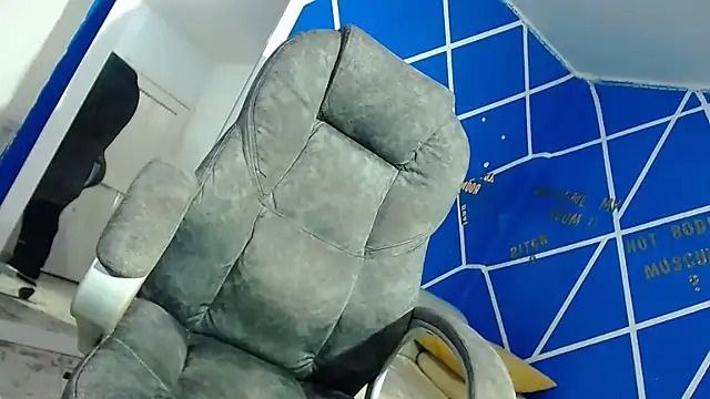 Snapshot of alexander_megan chatting on 09-18-25, 10:39 alexander megan online show from 09-18-25, 10:39