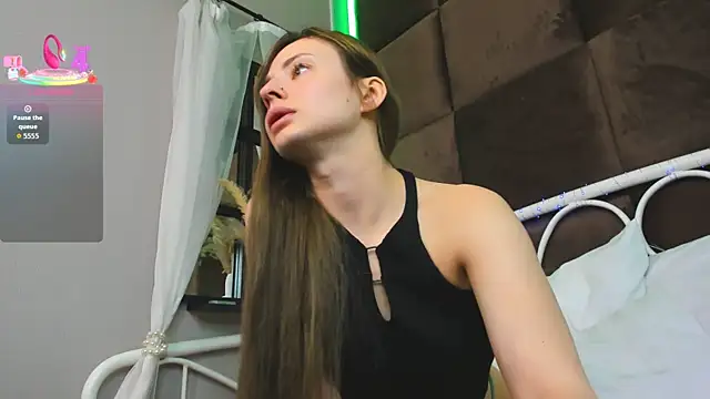 Snapshot of PollyMillees chatting on 06-24-26, 01:43 PollyMillees online show from 06-24-26, 01:43