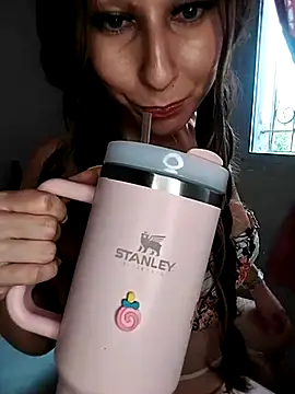 Snapshot of Marye_sony chatting on 03-02-25, 01:38 Marye sony online show from 03-02-25, 01:38