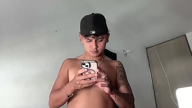 Snapshot of bob_petterson chatting on 12-18-25, 04:02 bob petterson online show from 12-18-25, 04:02