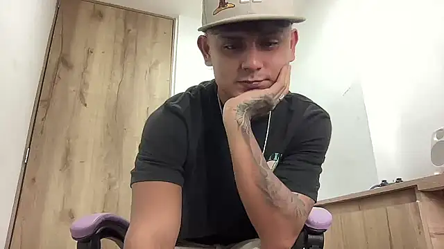 Snapshot of bob_petterson chatting on 03-18-26, 08:17 bob petterson online show from 03-18-26, 08:17