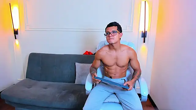 Paradise boy s online show from 03-31-26, 05:57