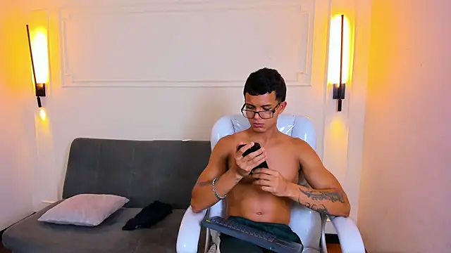 Paradise boy s online show from 04-11-26, 06:56