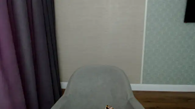 hot-sasha9 online show from 04-21-26, 12:00