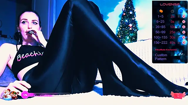 Snapshot of Lina_Owl chatting on 12-20-24, 07:28 Lina Owl online show from 12-20-24, 07:28