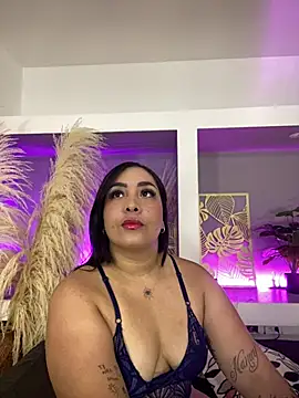 Snapshot of Sheeryl__ chatting on 05-12-26, 05:15 Sheeryl online show from 05-12-26, 05:15