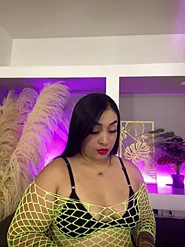 Snapshot of Sheeryl__ chatting on 05-15-26, 05:14 Sheeryl online show from 05-15-26, 05:14