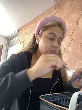 Miabonnett  online show from 10-20-25, 12:05