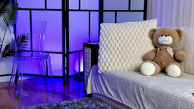 Snapshot of OnlyXandra chatting on 11-24-25, 05:51 OnlyXandra online show from 11-24-25, 05:51