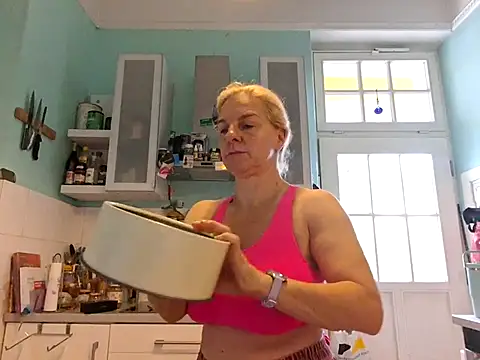 Snapshot of FrauleinSchmitt chatting on 10-17-25, 07:22 FrauleinSchmitt online show from 10-17-25, 07:22