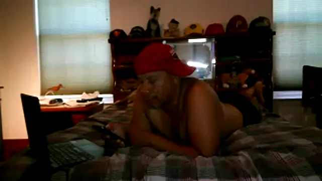 Snapshot of pimpdaddy4ever chatting on 10-04-25, 08:07 pimpdaddy4ever online show from 10-04-25, 08:07