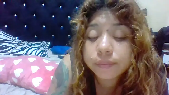 Snapshot of Jennxdolls chatting on 03-08-25, 04:23 Jennxdolls online show from 03-08-25, 04:23