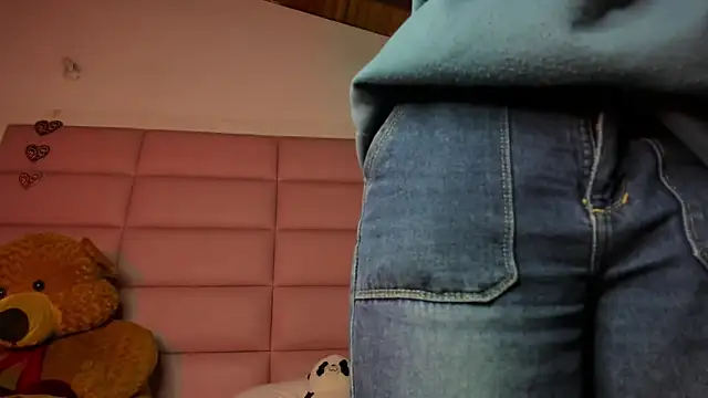 little-Emma online show from 01-17-25, 03:12