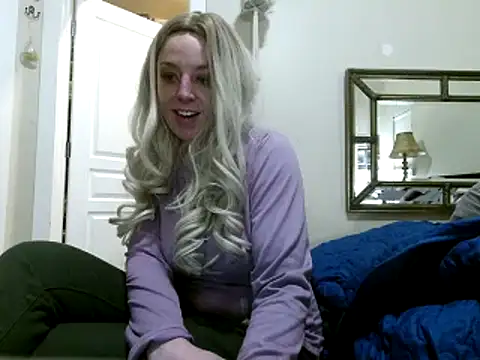 Snapshot of MonroeLoves chatting on 03-06-25, 02:19 MonroeLoves online show from 03-06-25, 02:19