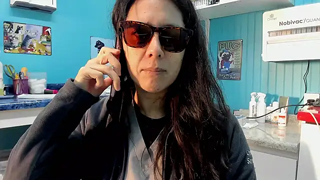 Snapshot of Reinacatchile chatting on 05-19-26, 08:48 Reinacatchile online show from 05-19-26, 08:48