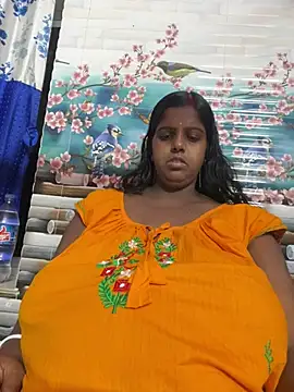 Snapshot of Beauty-queen chatting on 04-26-26, 12:14 Beauty-queen online show from 04-26-26, 12:14