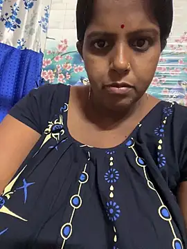 Snapshot of Beauty-queen chatting on 04-27-26, 01:53 Beauty-queen online show from 04-27-26, 01:53