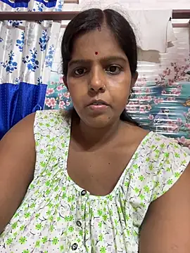 Snapshot of Beauty-queen chatting on 07-14-26, 02:45 Beauty-queen online show from 07-14-26, 02:45