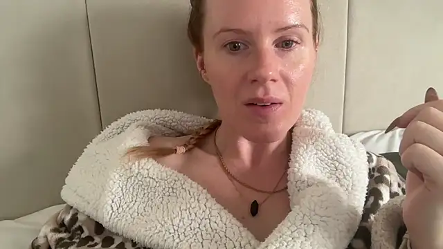 Snapshot of redheadrosie69 chatting on 09-30-25, 08:41 redheadrosie69 online show from 09-30-25, 08:41