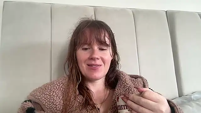 Snapshot of redheadrosie69 chatting on 10-13-25, 09:20 redheadrosie69 online show from 10-13-25, 09:20