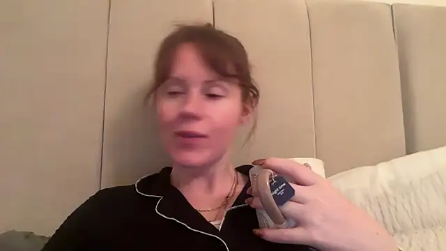 Snapshot of redheadrosie69 chatting on 10-17-25, 06:54 redheadrosie69 online show from 10-17-25, 06:54