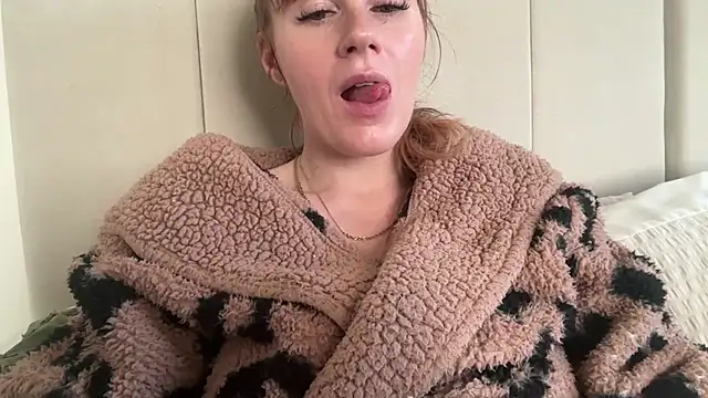 Snapshot of redheadrosie69 chatting on 11-13-25, 10:14 redheadrosie69 online show from 11-13-25, 10:14