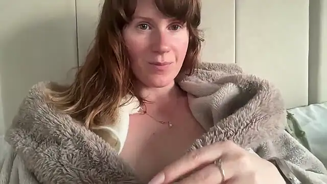 redheadrosie69 online show from 05-17-26, 06:59