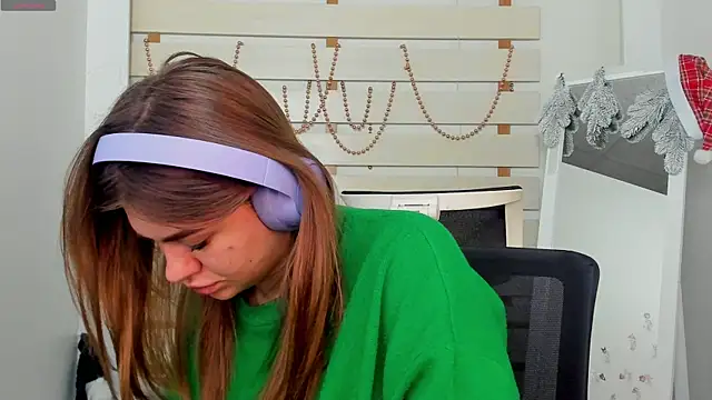 Josephine Kiss online show from 12-20-24, 01:33