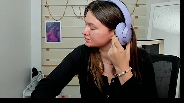 Josephine Kiss online show from 01-22-25, 06:10