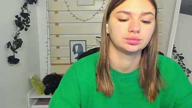 Josephine Kiss online show from 11-11-25, 07:19