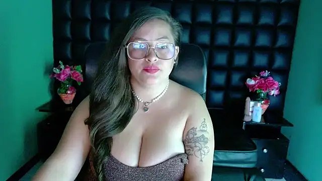 Snapshot of SaraThomso chatting on 12-05-24, 05:59 SaraThomso online show from 12-05-24, 05:59