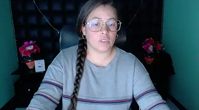 Snapshot of SaraThomso chatting on 12-28-24, 05:55 SaraThomso online show from 12-28-24, 05:55