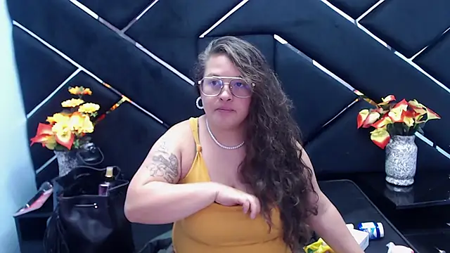 Snapshot of SaraThomso chatting on 02-11-25, 03:08 SaraThomso online show from 02-11-25, 03:08