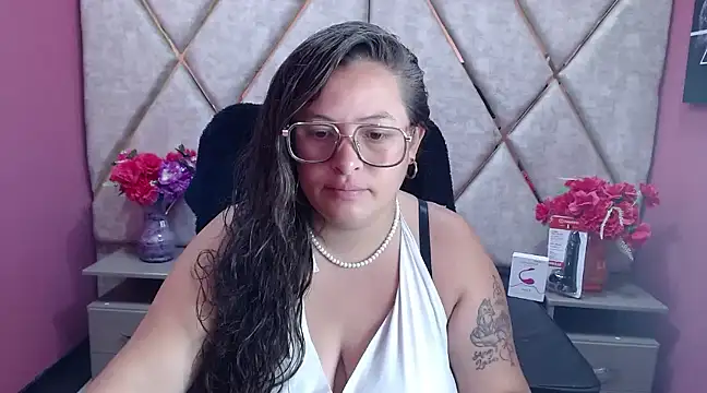 Snapshot of SaraThomso chatting on 03-13-25, 02:49 SaraThomso online show from 03-13-25, 02:49