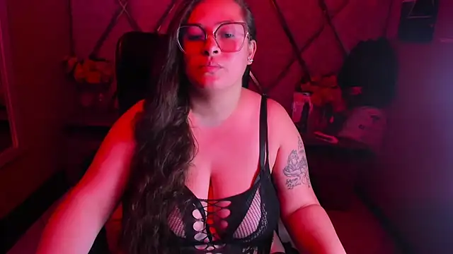 SaraThomso online show from 11-22-25, 03:38