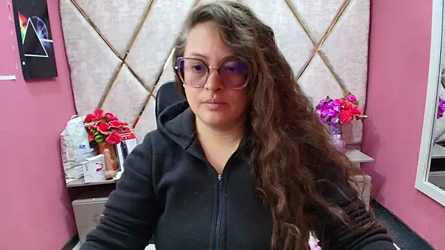 SaraThomso online show from 12-22-25, 02:36