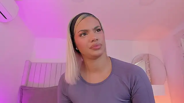 Shelynna azzul online show from 02-23-26, 08:39