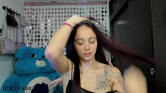 lucyy tay online show from 12-31-24, 01:36