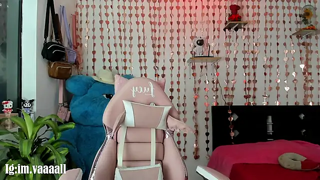 lucyy tay online show from 10-04-25, 02:31