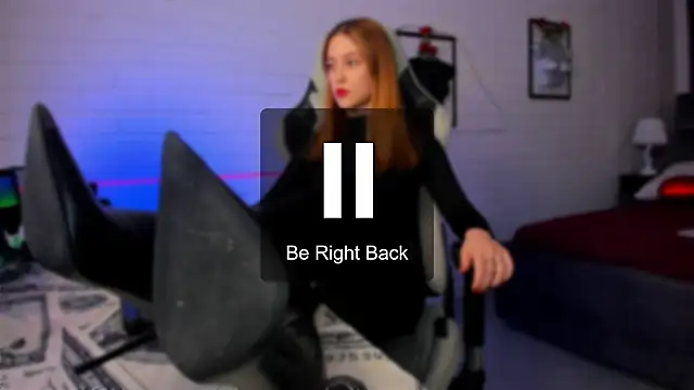 Snapshot of LolaLemona chatting on 02-24-25, 02:04 LolaLemona online show from 02-24-25, 02:04