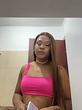Snapshot of EmmaEbony_ts chatting on 05-31-26, 01:07 EmmaEbony ts online show from 05-31-26, 01:07