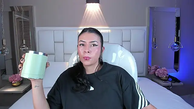 Snapshot of JessyEvans chatting on 10-21-25, 07:36 JessyEvans online show from 10-21-25, 07:36