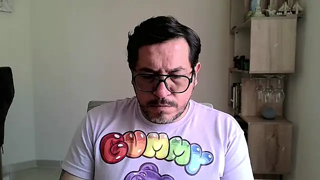 Snapshot of OsoMaduro12 chatting on 02-04-26, 03:18 OsoMaduro12 online show from 02-04-26, 03:18