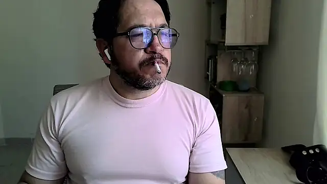 Snapshot of OsoMaduro12 chatting on 02-11-26, 02:22 OsoMaduro12 online show from 02-11-26, 02:22