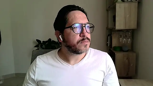 Snapshot of OsoMaduro12 chatting on 02-12-26, 01:06 OsoMaduro12 online show from 02-12-26, 01:06