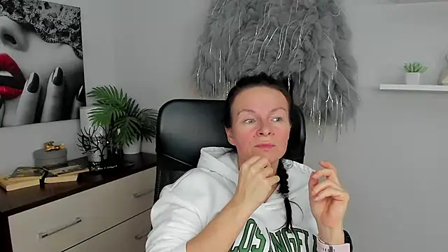 HelenLuxx online show from 01-27-25, 01:09