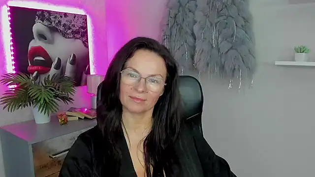 HelenLuxx online show from 01-30-25, 10:19